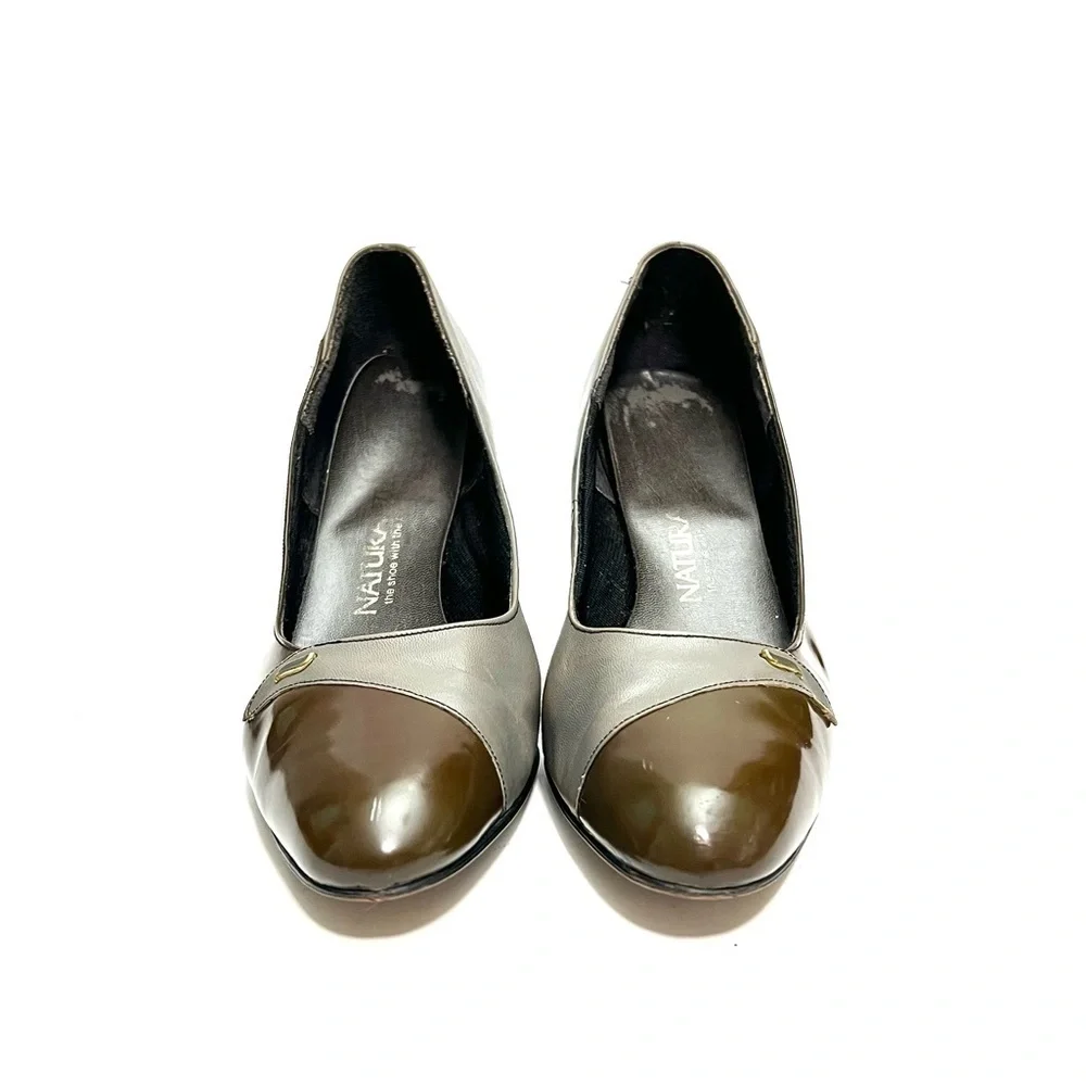 Vintage 1970s olive green patent leather asymmetrical appliqué pumps